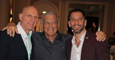 EURO IMPLANTO monte sur scène pour son sixième congrès