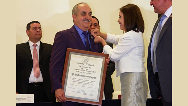 Reconocimiento al Dr. Víctor Guerrero