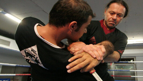 Hem Diş Hekimi Hem Dövüş Sanatçısı: Alkan Bilginer