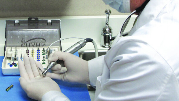 Immediate, esthetic tooth replacement with the Hahn Tapered Implant System and BruxZir Anterior Solid Zirconia