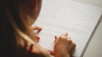 Wie blinde Kinder am besten für Mundhygiene sensibilisiert werden Wie blinde Kinder am besten für Mundhygiene sensibilisiert werden