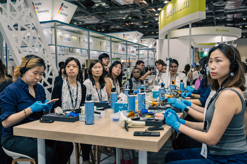 Continuing education was a major part of the offering of IDEM 2024, with clinicians coming from around the world to brush up on skills and learn new cutting-edge strategies to apply in their practice. (Image: Koelnmesse)