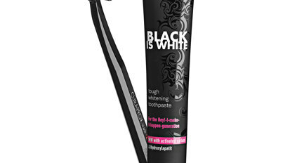 Creme dental de cor preta ajuda a manter clareamento dos dentes