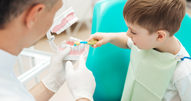 Fluoridlacke bei Schmelzkaries an Milchzähnen