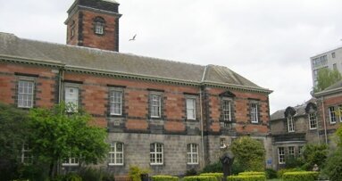 Universidade escocesa inaugura a primeira graduação de pesquisa do câncer bucal