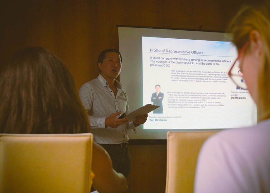 “We want to enhance people’s smiles,” said Yuji Hirakawa, President, Executive Director and Chief Operating Officer of Medical Net (Dental Tribune Japan), during the meeting. (Photograph: Tom Carvalho, DTI)