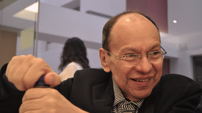 El Dr. Henostroza alaba la labor de la Sociedad Peruana de Prótesis Dental