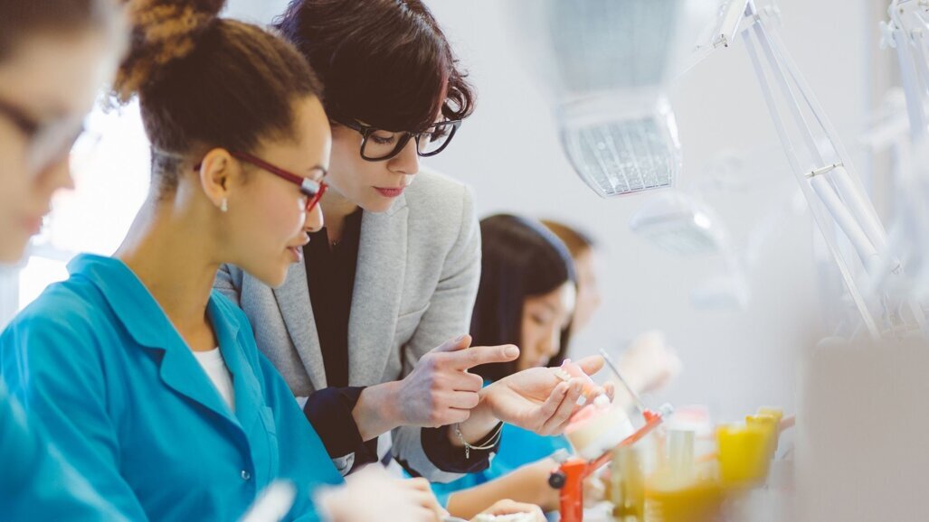 Tandarts-docenten gezocht