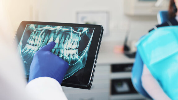 Reverse evidence-based dentistry: From chairside observation to responsible clinical innovation