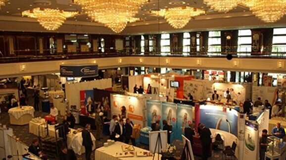 Karies- und Parodontitisprophylaxe mit Konzept in Köln