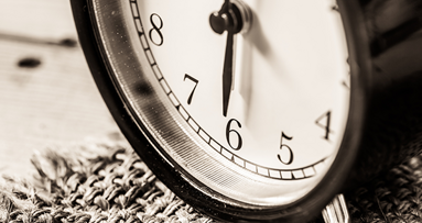 Spät zu Bett gehen ist schlecht für die Zähne