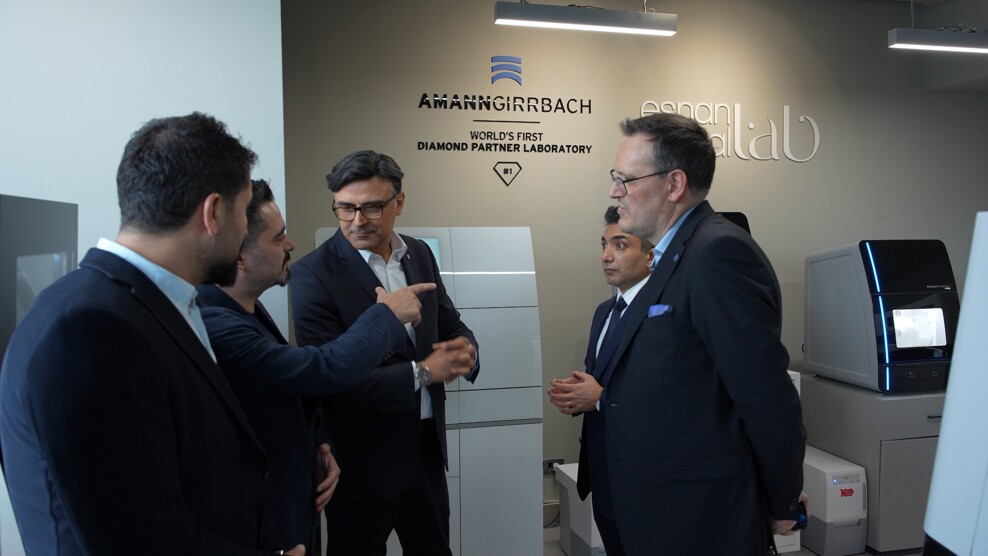 Executives of both companies visited the Esnan Digital Laboratory. 