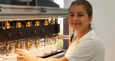 Zahnmedizinstudentin Laurissa Skorianz von der WKO ausgezeichnet