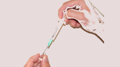 Se hai il terrore dell’iniezione non guardare e sentirai meno male