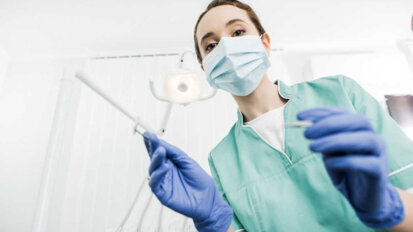 COVID-19症状患者的口腔生物膜上停泊有SARS~CoV-2病毒