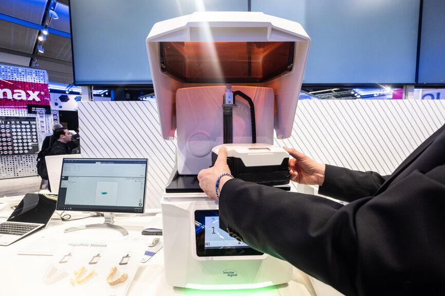 Ivoclar Vivadent is now showcasing an innovative 3-D printing system for dental technicians: PrograPrint. (Photograph: Robert Strehler, DTI)