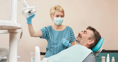 Dreist: ZFA gab sich als Zahnärztin aus