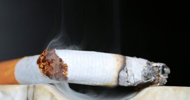 Bierne palenie zwiększa ryzyko choroby dziąseł