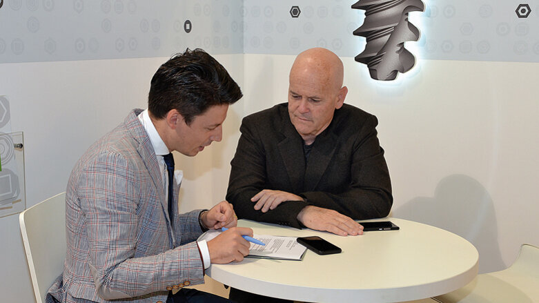 Efektivní, ale pozoruhodně šetrný ke kosti  – nový systém Neo implants