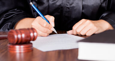 La protesi fatta dal dentista? È frutto di attività intellettuale, quindi non necessita di dichiarazione di conformità