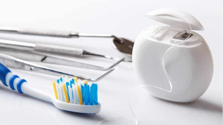 Sorgfältige Zahn- und Mundpflege während der Pandemie