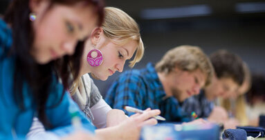 Forderung nach kompakteren Prüfungen im Medizinstudium