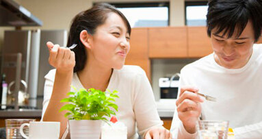 Donne e uomini masticano in maniera differente