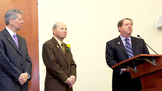 Dean of new US dental school resigns over expenses charges