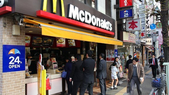 Cliente do McDonald's encontra dente na batata frita