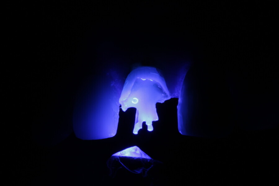 Fig. 12: The layer of fibre-reinforced flowable composite is polymerised.