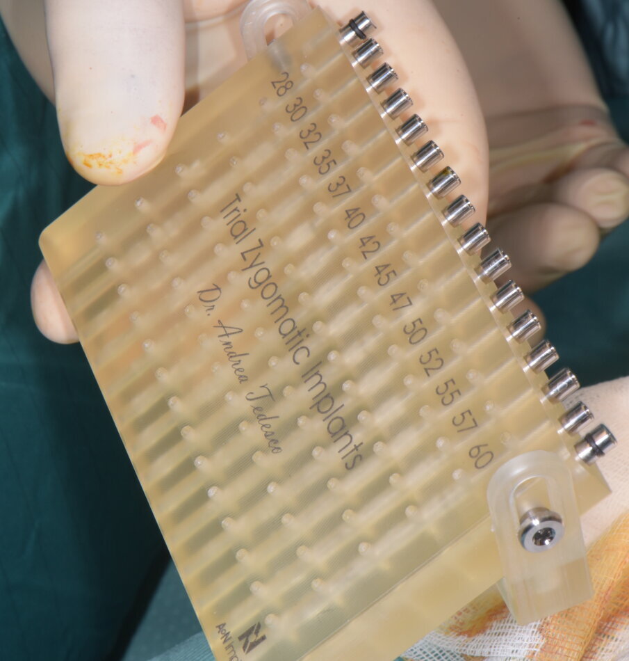 Figg. 16, 17 - Kit demo.