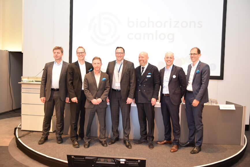 From left: Renè Willi, President Global Dental Surgical Group Henry Schein, Markus Stammen, Manging Director CAMLOG GER, Todd Strong, Chief Technology Officer, Michael Ludwig, CEO of CAMLOG GER, Holger Essig, Chief Marketing Officer, Martin Lugert, Managing Director Sales CAMLOG GER and Christian Rähle, Director Research and Development at the BioHorizons CAMLOG press conference. (Photograph: OEMUS MEDIA)