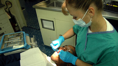 US military recruits foreign doctors