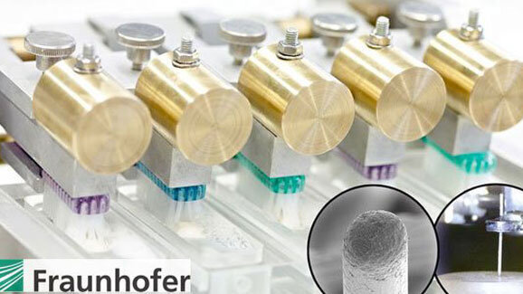 Zahnputzmaschine testet Abrasionsverhalten von Zahnpasten