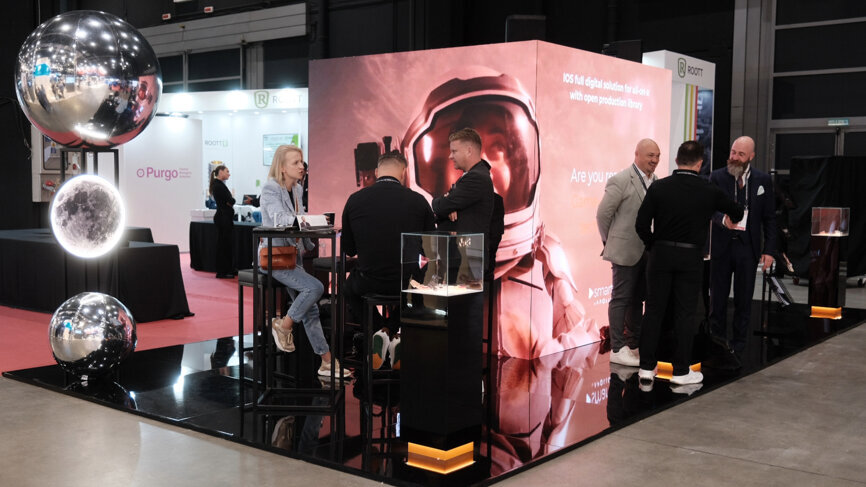 The congress stimualted extensive, free flowing dialogue among participants. Here are some engaged in discussion about the latest in industry trends. 