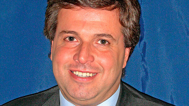 A Milano, un impianto dentale completo di moncone e corona al prezzo di 1 euro