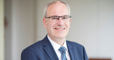 Kontinuität an der Spitze: Dr. Bach bleibt Präsident der DGZI