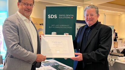 From left: Dr Dirk Duddeck, founder of and head of research at the CleanImplant Foundation, presenting the certificate of “Trusted Quality” to Arthur J. Francis, vice president of SDS Swiss Dental Solutions USA.