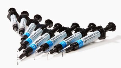 Crea la brillantezza dello smalto naturale con Clearfil Majesty Es Flow