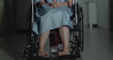 Çaresiz Anne, Engelli Kızının Diş Tedavisi için Yardım İstiyor