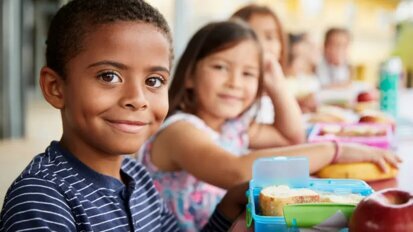 Изследване хвърля светлина върху ефективността на сребърния диамин флуорид и силантите за стопиране и превенция на зъбния кариес