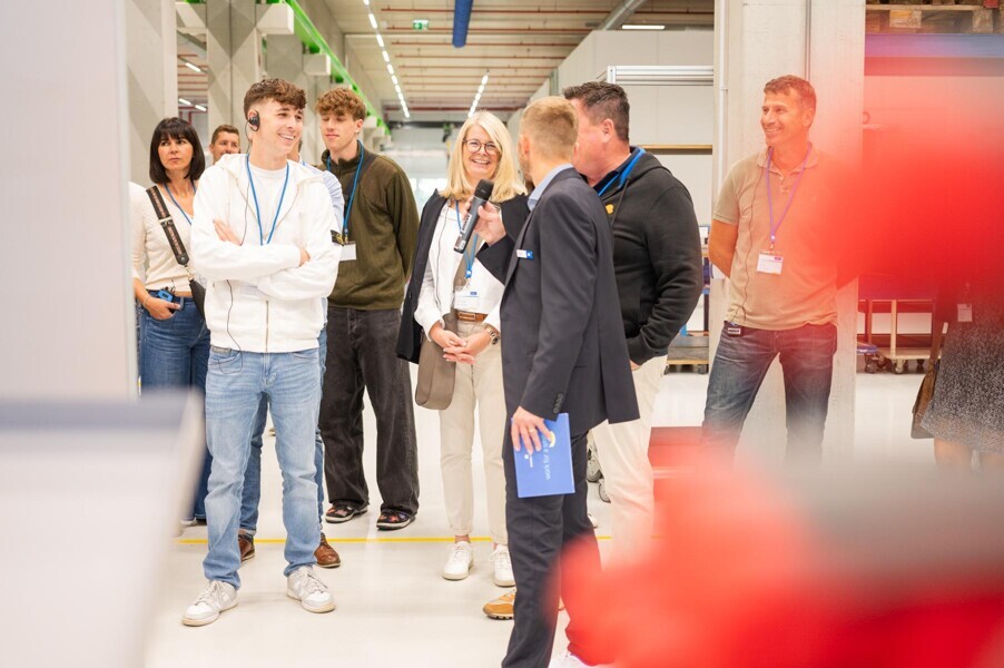 Guided tours of the company headquarters provided information about the development of Amann Girrbach product. 