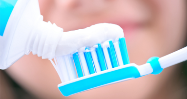 Fragwürdige Inhaltsstoffe in Zahncremes