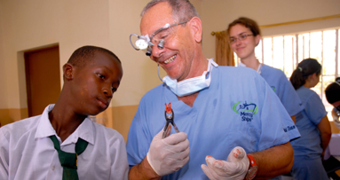Hilfsorganisation Mercy Ships bietet dentale Grundversorgung