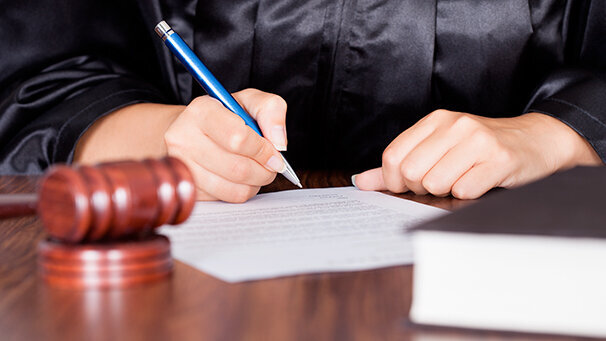 La protesi fatta dal dentista? È frutto di attività intellettuale, quindi non necessita di dichiarazione di conformità