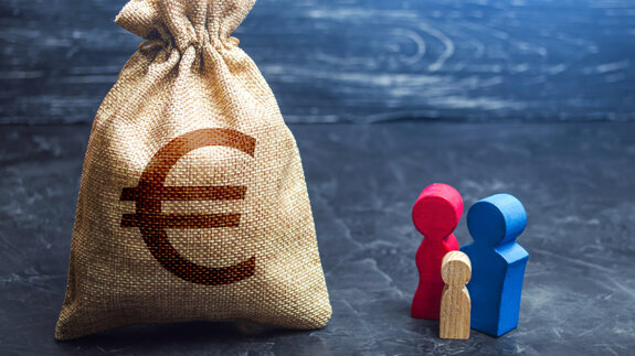 Unmut über Gehalts- und Bonuszahlungen an Kassenvorstände trotz GKV-Spardebatte