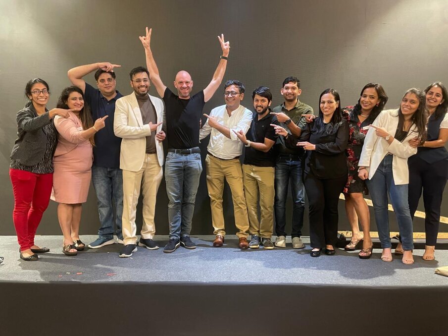 Dr. Vinutha Manjunath, Dr. Riddhi Mukati, Dr. Abhishek Mahajan, Dr. Anand Mohatta, Dr. Jordi Manauta, Dr. Adit Mehta, Dr. Jenish Parmar, Dr. Ashray Nimje, Dr. Akshata Gohil, Dr. Archana Borse, Dr. Sheetal Tripathi, Dr. Payal Batavia. (Left to Right) [Image:Buzzdent]
