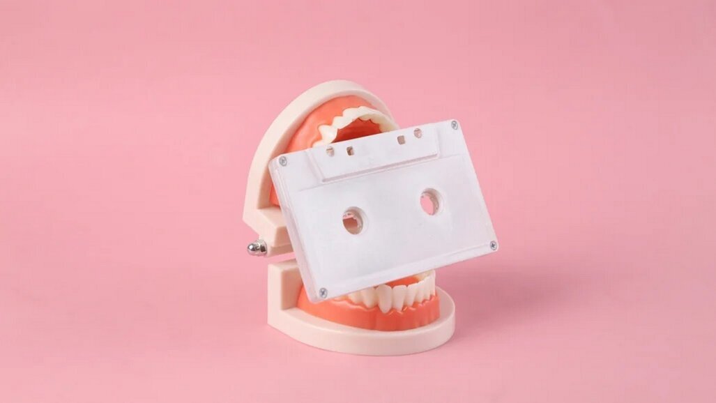 Hudba na pozadí zlepšuje klinické kompetence studentů zubního lékařství