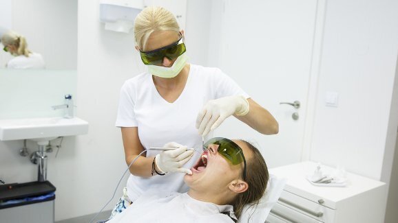 Kompjuterske simulacije pokazuju efikasnost lasera u uklanjanju oralnih bakterija