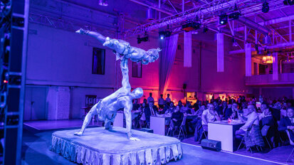 Guests enjoying the evening at the Dental Trade Alliance reception at the US pavilion on Tuesday.  (Image: Christian Schlüter)